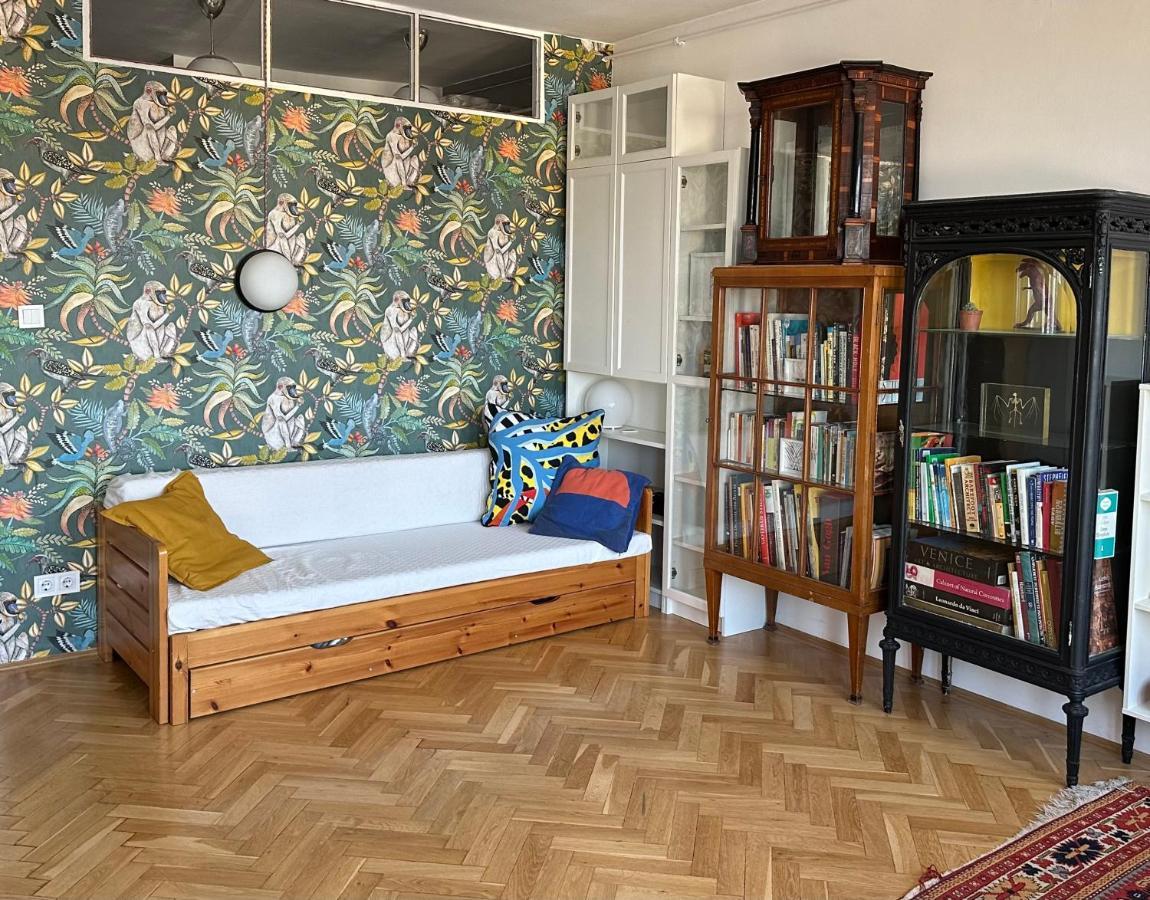 Bright & Spacious Home In Buda Будапеща Екстериор снимка