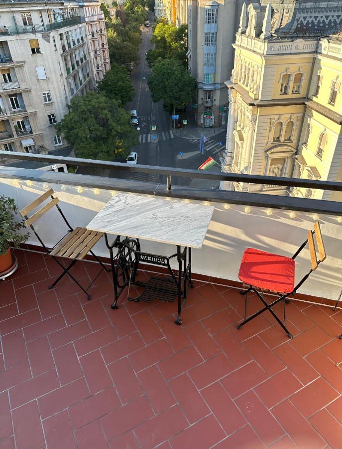Bright & Spacious Home In Buda Будапеща Екстериор снимка